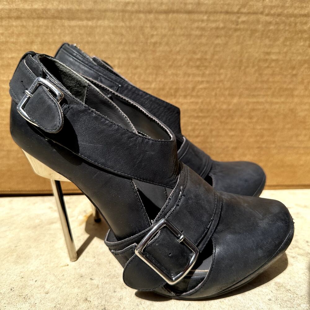 United Nude Heels Ankle Boots Leather Pin Belt Closed Toe Buckle Strap Black 7.5 - Picture 3 of 8